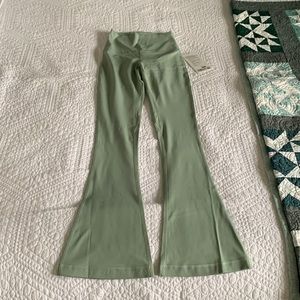 New with tags Lululemon align mini-flare pant regular